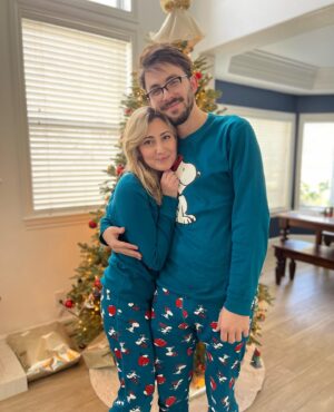 Taylor Dooley Instagram - Merry Christmas & Happy Holidays to everyone ❤️ All glory to the newborn King 😍 Praising and thanking God for sending His son, Jesus, as a savior to ALL! And so incredibly grateful for family, love, joy, and peace in this holiday season. Sending you all so much love from me and my favorite tribe of goofballs (swipe to see us being silly 😜). I love always laughing through life with these three, God is so good 🥰