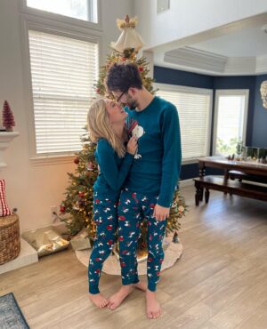 Taylor Dooley Instagram - Merry Christmas & Happy Holidays to everyone ❤️ All glory to the newborn King 😍 Praising and thanking God for sending His son, Jesus, as a savior to ALL! And so incredibly grateful for family, love, joy, and peace in this holiday season. Sending you all so much love from me and my favorite tribe of goofballs (swipe to see us being silly 😜). I love always laughing through life with these three, God is so good 🥰