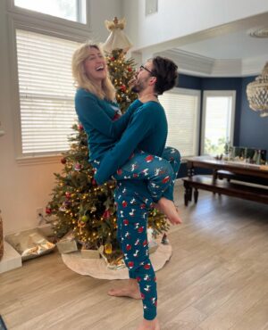 Taylor Dooley Instagram - Merry Christmas & Happy Holidays to everyone ❤️ All glory to the newborn King 😍 Praising and thanking God for sending His son, Jesus, as a savior to ALL! And so incredibly grateful for family, love, joy, and peace in this holiday season. Sending you all so much love from me and my favorite tribe of goofballs (swipe to see us being silly 😜). I love always laughing through life with these three, God is so good 🥰
