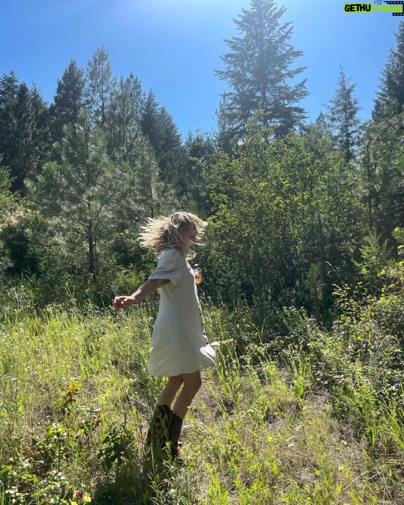Taylor Hickson Instagram - caught in my dizzy spinnin’, daisy picking, kombucha drinkin’ element