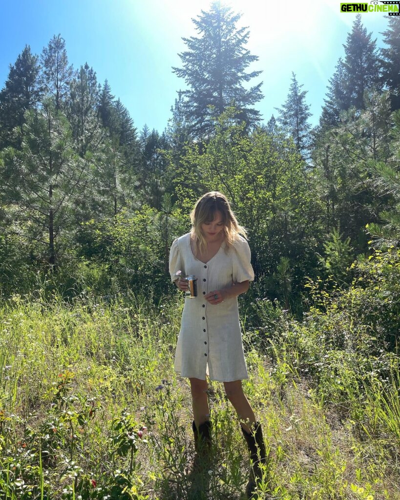 Taylor Hickson Instagram - caught in my dizzy spinnin’, daisy picking, kombucha drinkin’ element