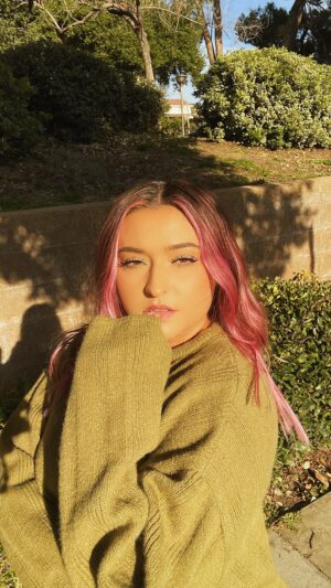 Teilor Grubbs Instagram - i wasn’t gonna film this because i had a breakdown but i had this planned and i wanted to be authentic. everyone has bad days. ur not alone & it will pass.🤍