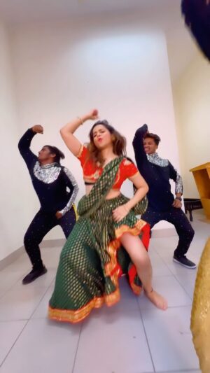 Tejaswani Behera Instagram - With my craziest gang 💃🏻🔥 

#viral #explore #trendingreels #instagram #reels #post #1m