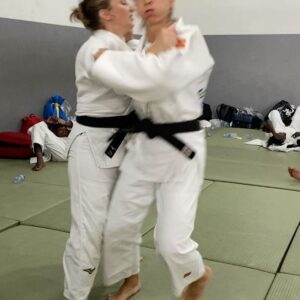 Telma Monteiro Instagram - Abidjan Africa Judo Open ❤️🥇
Podia ter sido qualquer outra prova.
Podia ter sido de qualquer outra forma.
Mas o tempo de Deus é sempre o mais certo.

Competir em África, em Abidjan, foi uma experiência tão linda que é difícil as palavras fazerem justiça. 
Que pessoas tão lindas com uma energia inigualável, alegres. Temos  tanto a aprender! Sou extremamente grata por ter tido a oportunidade de competir aqui e pela primeira vez experienciar o que já me tinham dito mas nunca tinha vivido. O meu dia foi bonito, não porque ganhei, o meu dia foi bonito porque as pessoas eram bonitas, porque a energia era única. Ganhar foi a cereja no topo de um dia tão especial no meio de pessoas tão especiais. Tanta simplicidade e tanta alegria, Deus obrigada. De outra forma nunca teria vivido o que vivi. Emocionou-me uma energia tão única e pessoas tão lindas. Até um dia ❤️😭

E assim termina, a última tarefa que estava sobre o nosso controlo, agora é como Deus quiser, porque seja como for, nunca faltará gratidão por tudo. Foram meses muito duros e únicos, que ficam pra falar noutra altura 😭

Obrigada a todos os que acompanham e apoiam. Aqueles que estão sempre lá. Não temos como explicar, nem temos de explicar nada. Também porque poucos iam entender. Apenas, obrigada por me permitirem ser a minha melhor versão… humana. ❤️