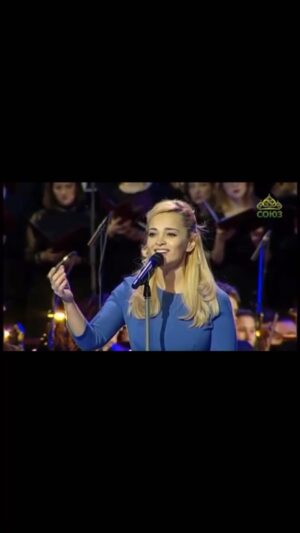 Teona Dolnikova Instagram - Если бы люди умели любить сильнее, чем ненавидеть, тогда не было бы войны… #NOWAR #onlylove