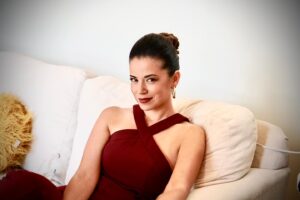 Teresa Castillo Instagram - Hey there…. Happy Holidays😉#MostWantedSanta #TubiJolly 💃🏻🎄
📸: @denycelawton 
Hair/MU:  @kellyybelly