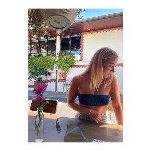 Teressa Liane Instagram - And it feels like… 🌸🤗☀️x

(📸: @saskiaarcher 💖x)
