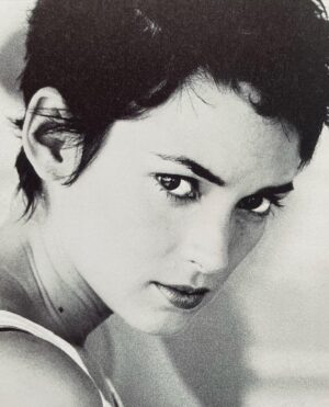 Tereza Brodská Instagram - 😉Moje období “Winona Ryder”! Tak moc jsem chtěla vypadat jako ONA!
No nic,popojedem!

foto @herbertslavik