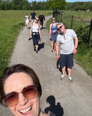 Tereza Kostková Instagram - Takhle to vypadá, ze jsme 2 dny vůbec nepracovali, ale opak je pravdou…#dekujeme #divaci v Karviné a Opavě a za pocit prázdnin Zámku Petrovice u Karviné 

#lovemyjob #zajezd #divadlonazajezde @komornidivadlokalich @aleshama73 @vaclav.kopta @jirvoj #simonavrbicka #kamaradi #jaro @zamecekpetrovice