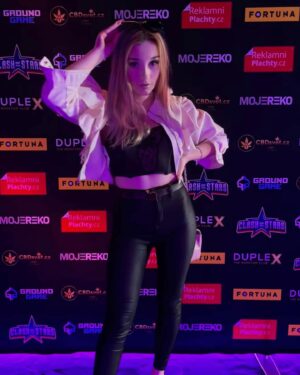 Tereza Taliánová Instagram - Tak co, komu v @clashofthestars fandíte? 
#terezatalianova #clashofthestars #fight
