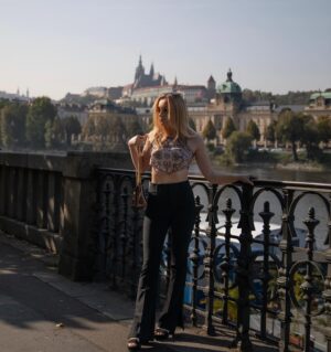 Tereza Taliánová Instagram - She’s a beast i call her karma 🖤
#terezatalianova #prague #autumn 
Photo by: @janhrncir1