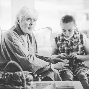 Tereza Taliánová Instagram - Měla jsem tu čest poznat tuto hereckou legendu osobně. Skromnějšího, pokornějšího a tak skvělého člověka jen tak v životě už nepotkám. Budete nám tu chybět pane Abrháme! 🤍🕊
#restinpeace #legendsneverdie #josefabrham #actor