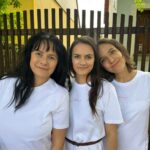 Tereza Ramba Instagram - Dnes myslím i na všechny ženy které miminko, nebo děťátko ztratily, na všechny ženy které miminka mít nemohou, nebo z jakýchkoli důvodů mít nechtějí, myslím na maminky čerstvé i zkušené, maminky maminek a taky na tatínky. Domov je rodina a vztahy v něm jsou to nejdůležitější co máme. Dávno vím že ani práce, peníze, ani vnější věci, nic mě nedokáže tak saturovat jako šťastný doma. A je to na palici a dost často je to nekompromisní a čistý vztahy se musí prodebatovat, ale je to všechno a stojí to za to. Všechno nejlepší maminky, přeju vám hojnost ve všech směrech. Láska je!
