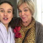 Tereza Ramba Instagram - Tahle moje láska prý běžela v televizi? 1) no comment pánové @vojtakotekoff #davidnovotný 2) stejská se mi po naší šatně a po tobě, jak na mě stříkáš tisíc pět set olejů na všechny problémy světa drahá @dagmarhavlova_official , bylo to neopakovatelný! 3) 🩶 #vlastníci