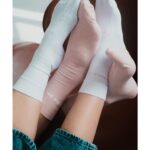 Tereza Ramba Instagram - Máme obrovskou radost, protože právě teď už můžete na webu vidět naše Láska je novinky. Každá má svůj příběh a i to Vám budeme postupně odhalovat. Jsme zamilovaný. A vy? 🩶 Více na www.laskaje.cz #laskaje #laskycas #leto 📸by @vita.ramba 🪡 styling a kreativa by @sarumanka
