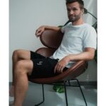 Tereza Ramba Instagram - Máme obrovskou radost, protože právě teď už můžete na webu vidět naše Láska je novinky. Každá má svůj příběh a i to Vám budeme postupně odhalovat. Jsme zamilovaný. A vy? 🩶 Více na www.laskaje.cz #laskaje #laskycas #leto 📸by @vita.ramba 🪡 styling a kreativa by @sarumanka