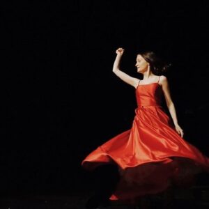 Teri Polo Instagram - I can’t tell you how amazed I am with my extraordinary daughter Bayley…
dancing, teasing, seducing, laughing, and singing her way through her school musical, Les Miserábles. 

You’re simply stunning…
I am in awe, BP

I love you,
mom 💜

#daughter #iloveyou #musical #dancing #singing #laughing #lesmiserablesmusical 
#lesmiserables