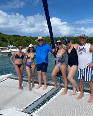 Teri Hatcher Instagram - #BTS from this amazing adventure in #puertorico filming @fantasyislandtv with the beautiful, lovely & funny @roselyn_sanchez  #jamesdenton @richtercommaandy Tune in tonight to watch another #desperatehousewives reunion. #susanandmikeforever 😉 Monday on #Fox followed by @hulu