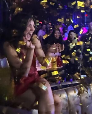 Teri Hatcher Instagram - What happens in the club stays in the club 😂🎉🍾 Thanks @xslasvegas @wynnlasvegas for a raging good time. I did need a few days to recover but this time together was time  well lived! 🙏🏻🎉🥳👏🏻