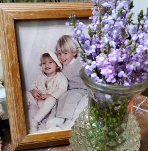 Terri Runnels Instagram - Throw back to my Muffin @dakotarunnels22 and my nephew Lincoln...with some flowers that Marley and I picked for Gingi on our walk today! 🥰🤗🐕💐