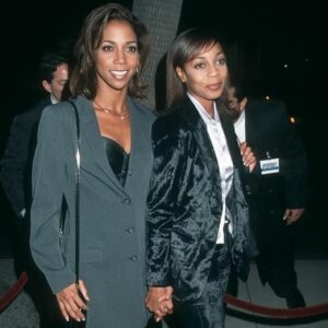Terry Ellis Instagram - #tbt I love @terryellis 👧🏽🩷👧🏽 besties for 30 years 🙏🏾
Repost from @femmeitforward
•
I Am My Sister’s Keeper 💜

“I’ve known a lot of great women in my life ... but what sets Terry apart from being a “good friend” is her disarming Texas southern gal authentic spirit. Not a fake bone in her body. I just feel so okay about who I am around her. We allow each other to just be. She never judges, while remaining honest and she is my own personal “vault,” meaning I know there is nothing I could say to her that anyone else would ever hear from her lips. It’s the most comforting feeling ever, and I don’t have it with many people.” ~ #HollyRobinson sharing on her bestie #TerryEllis 

Holly Robinson and Terry Ellis have been inseparable since they first met on the set of the sitcom #HanginWithMrCooper over 30 years ago. 

Best friends? More like twin sisters 💕

👭🏾 #IamMySistersKeeper 👭🏾
✨ #FemmeItForward ✨
