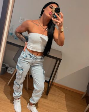 Tessa Blanchard Instagram - Ya va a llegar la María, tráete a todas tus amigas 😇