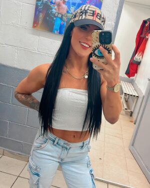 Tessa Blanchard Instagram - Ya va a llegar la María, tráete a todas tus amigas 😇