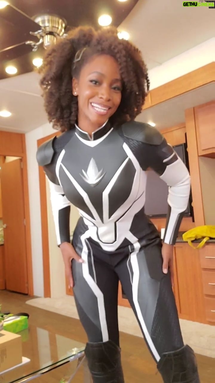 Teyonah Parris Instagram - Nothing like that first suit up, baaaabaaayy!! 'Little Teyonah' is geeeekin' and 'Big Teyonah' cannot believe this country, chocolate gal, with big kinky hair, and thick thighs is suited- n -booted in a @marvelstudios superhero film struttin' in Ms. #MonicaRambeau's knee high boots!! 😳 Yall... AAAAAHHHHHHHHH!!! Soooo many artists contributed to the thousands of moving parts to make this incredibly fun film and I'm honored and grateful for all of them and for the opportunity to be a small part!! 🖤🖤🖤 #TheMarvels in theatres NOW!! 💫 **video circa June 2021**