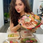 Thùy Anh Instagram - Em pé ham ănnnn #fastsushi #ongsui