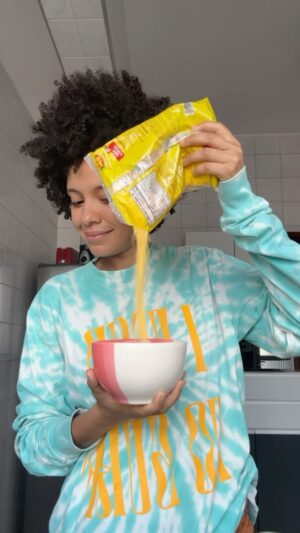 Thais Lago Instagram - Cuscuz minha paixão! 
Eu gosto muito com banana da terra e queijo 🥵✨
Me diga aí o que vai no seu Cuscuz hem?