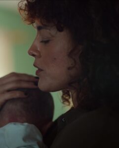 Thais Lago Instagram - DNA do Crime chegou direto no Top #1 de séries mais assistidas da @netflixbrasil e no Top 10 em diversos países do mundo, como Alemanha, EUA, França, México e Argentina. Confira já todos os episódios dessa série policial que conta com #MaeveJinkings, #MariOliveira e #ThaisLago no elenco e #BrunoPasseri como co-chefe de roteiro. Imperdível!