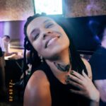 Thais Lago Instagram - E no fim a gente canta e dança 🦇✨❤️‍🔥