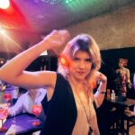 Thais Lago Instagram - E no fim a gente canta e dança 🦇✨❤️‍🔥