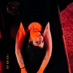 Thais Lago Instagram - E no fim a gente canta e dança 🦇✨❤️‍🔥