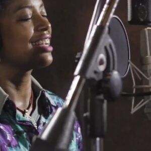 Thalma de Freitas Instagram - Vocês já ouviram esse álbum? 

Eu gosto muito das letras que fiz nessa parceria com o @johnfinbury ❤️ Na época estava estudando ‘Jazz e Imaginação Política’ na UCLA com o grande Robin D G Kelley, e o livro ‘Freedom Dreams’ me deu coragem pra expor minha voz interior, colocar em palavras cantadas o conhecimento que tem informado minhas decisões desde que perdi o medo das muitas presenças que sinto a nossa volta a todo momento.

Admito também que os albuns ‘Tabua de Esmeralda’ do Jorge Ben foi a grande referencia, falar sobre ciencias ocultas não é novidade na música brasileira, né?

Se voce já ouviu o album ‘Sorte’, me conta qual sua música favorita?

#tbt #musica #grammy #cantora #artista #album #sorte #momentoespecial #grammy2020