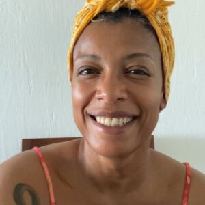 Thalma de Freitas Instagram - Praticidade e beleza.

Um lenço e uma boa amarração salvam o dia, não acham?

Boa semana pra nós!

#lenço #boasemana #look #praticidade #amei #blackwoman #blackartist