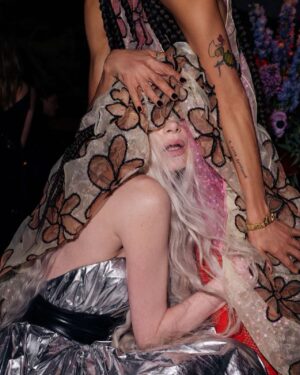 Thandiwe Newton Instagram - Sometimes… a grrrrrrrrls gotta do what a grrrrrrrrrrrls gotta do.

Ya know?

*sigh*

Happy Birthday and Wedding AND Editor of the MAMAVERSE @edward_enninful 🙏🏽

Thandiwe 🐍