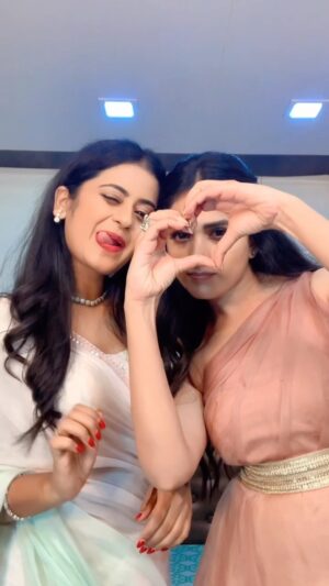 Thanuja Puttaswamy Instagram - Radhika & Priyanka❤️ #sisterschallenge #agniparikshaserial #ztka2022