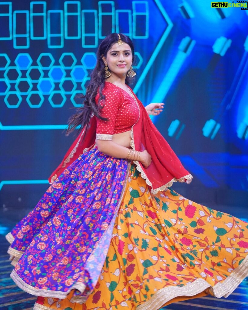 Thanuja Puttaswamy Instagram - Hope You guys enjoyed my performance in #SuperFamily show it’s been a long time I performed..!! . . . #life #love #live #beautiful #instagood