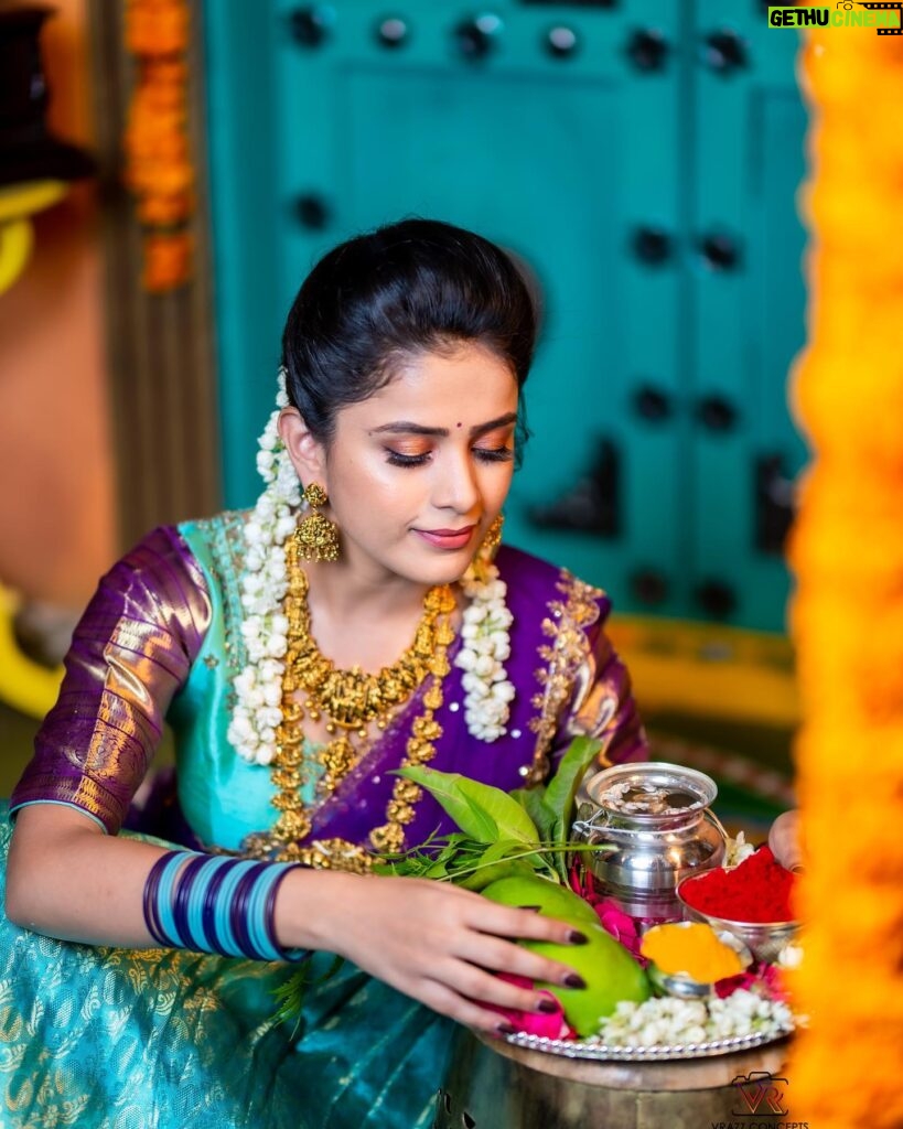 Thanuja Puttaswamy Instagram - Hoping this festival of beauty brings your way. Bright sparkles of contentment. That stay with you through the days ahead. Best wishes on Ugadi and NewYear! 😇. . . . . . . Costume: @aarushireddylabel ❤️ PC : @vrazz_concepts ❤️ @satyamakeoverz