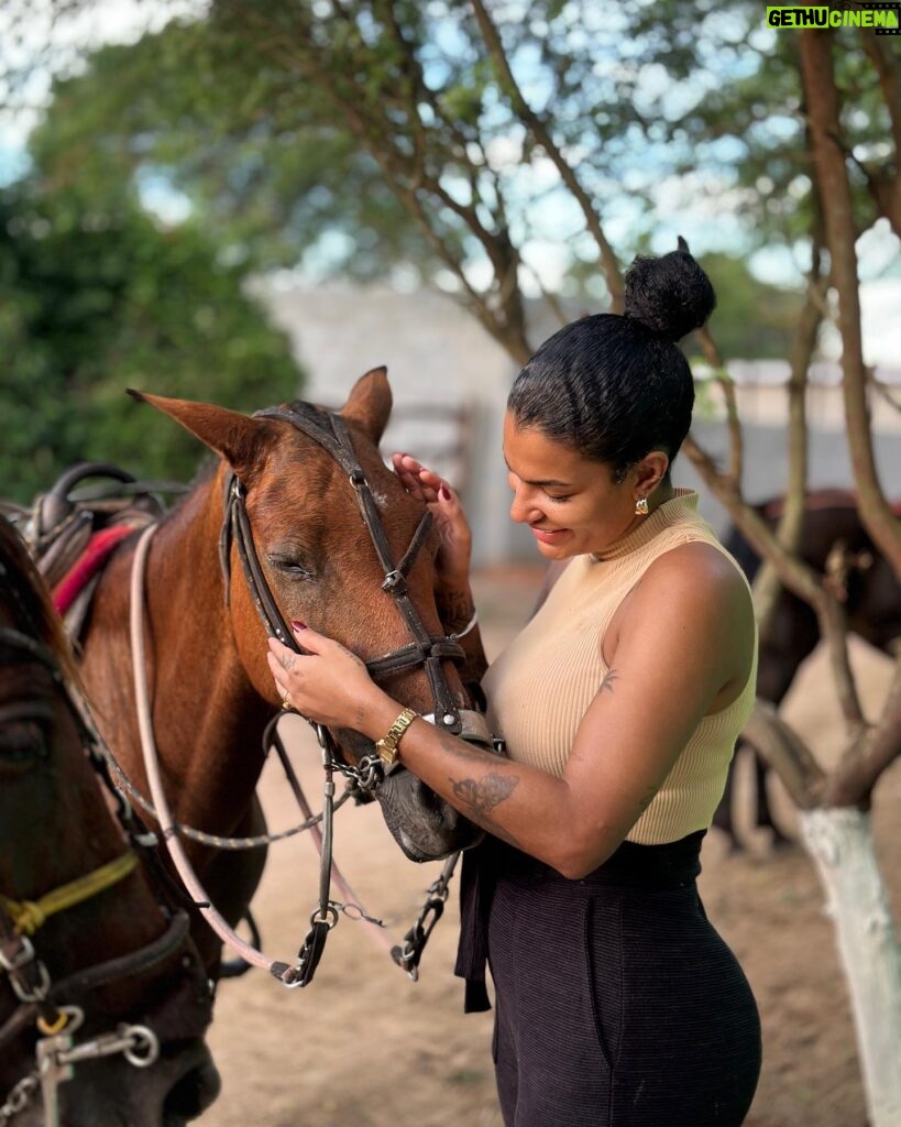 Thauny Raquel Instagram - Liberdade, autoconfiança e força 🤎🐎