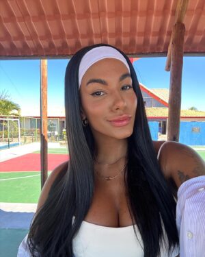 Thauny Raquel Instagram - Não consegui escolher uma 💙

Beba água💦

#gringa #outfits #outfit #aquellelookdodia #lookdodia