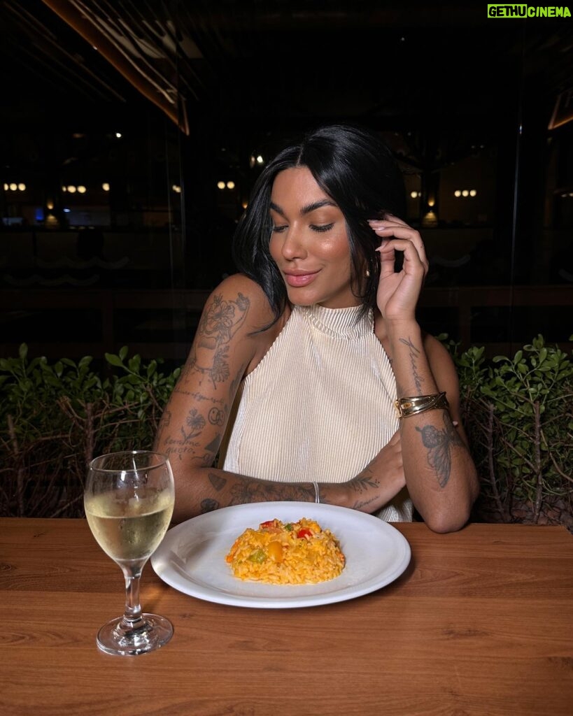 Thauny Raquel Instagram - Dinner 🍷