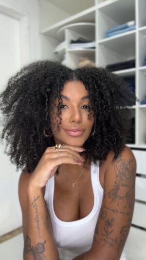 Thauny Raquel Instagram - A diferença tá suureaaaaaaal 😱 Cometem para parte 2 

#cabelo #cabelocacheado #megahair #lace #pretacacheada #cachos