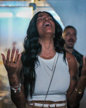 Thauny Raquel Instagram - Os sacrifícios que agradam a Deus
são um espírito quebrantado;
um coração quebrantado e contrito,
ó Deus, não desprezarás. Salmos 51:17 ❤️‍🔥