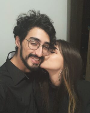 Thiessa Woinbackk Instagram - Hoje faz 1 ano de um amor que só cresce e se fortalece a cada dia. Neste último ano, vivemos momentos incríveis, rimos, choramos e construímos memórias que levarei para sempre no meu coração. Ser uma mulher trans e encontrar alguém que me ama exatamente como sou é raro, mas encontrei um lar em você. Obrigada por ser meu porto seguro. Que venham mto mais. Te amo mais do que palavras podem expressar! 💖