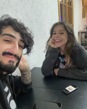 Thiessa Woinbackk Instagram - Hoje faz 1 ano de um amor que só cresce e se fortalece a cada dia. Neste último ano, vivemos momentos incríveis, rimos, choramos e construímos memórias que levarei para sempre no meu coração. Ser uma mulher trans e encontrar alguém que me ama exatamente como sou é raro, mas encontrei um lar em você. Obrigada por ser meu porto seguro. Que venham mto mais. Te amo mais do que palavras podem expressar! 💖