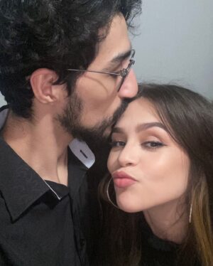 Thiessa Woinbackk Instagram - Hoje faz 1 ano de um amor que só cresce e se fortalece a cada dia. Neste último ano, vivemos momentos incríveis, rimos, choramos e construímos memórias que levarei para sempre no meu coração. Ser uma mulher trans e encontrar alguém que me ama exatamente como sou é raro, mas encontrei um lar em você. Obrigada por ser meu porto seguro. Que venham mto mais. Te amo mais do que palavras podem expressar! 💖
