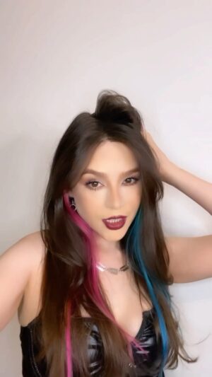 Thiessa Woinbackk Instagram - nada não, só me amostrando pra vcs mesmo 💁🏻‍♀️💖🏳️‍⚧️