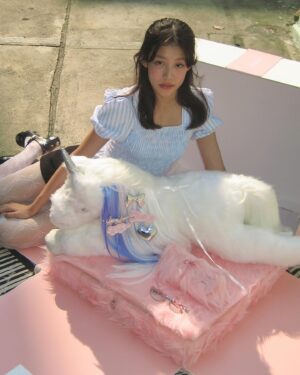 Thitiya Jirapornsilp Instagram - “Stay tuned for the upcoming “Jentle Salon” collection, available on 5.1”🦄🎀✨

@GENTLEMONSTER @JENNIERUBYJANE
#GENTLEMONSTER #JENTLESALON #GENTLEMONSTERXJENNIE